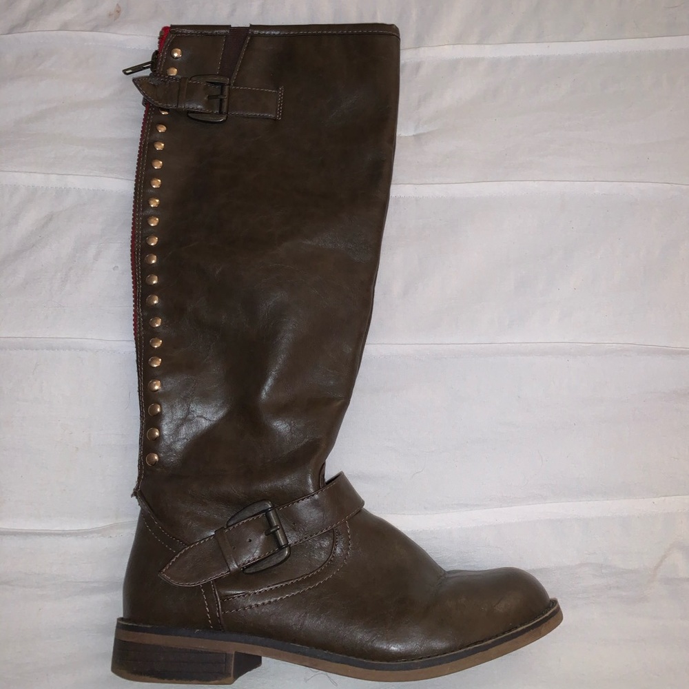 Brown boots